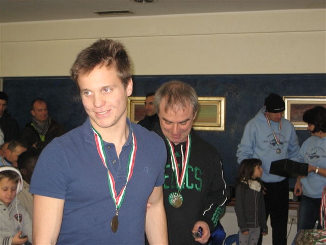 Michele e Francesco con la medaglia al collo